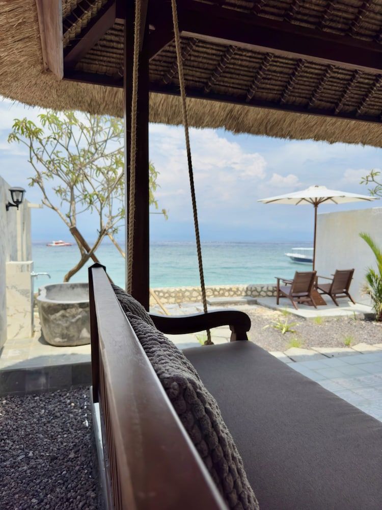 Mantra Villa Nusa Penida Executive Room, 1 King Bed, Beach View 11