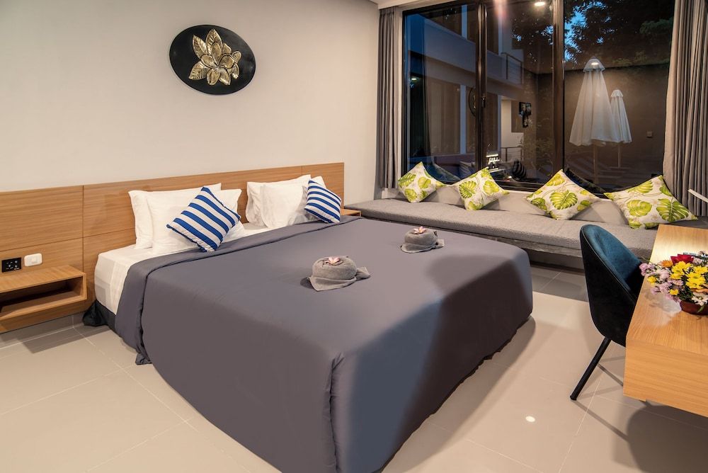 Deluxe Double Room, Pool View