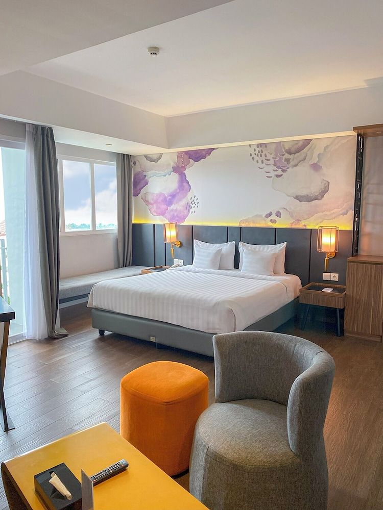 Nemuru Grand Bhuvana Ciawi Executive Double Room, Balcony, Pool View 3