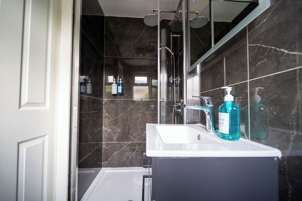 Pleasant Studio in St Albans Apartment, Garden View 8