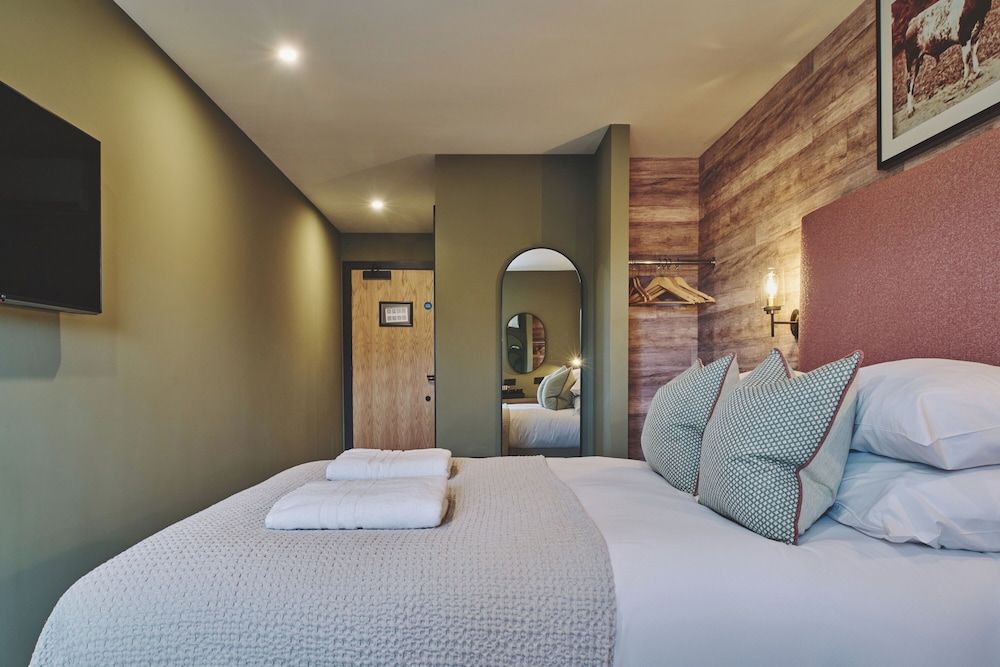 The Barn Hotel Superior Double Room 13