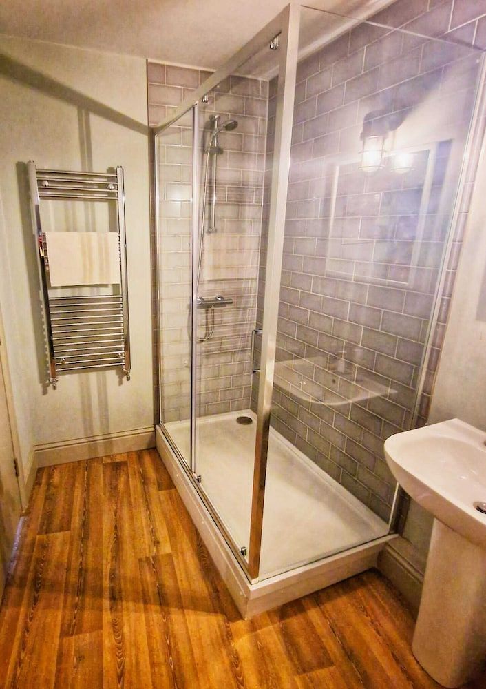 Victorian Tap Twin Room 3