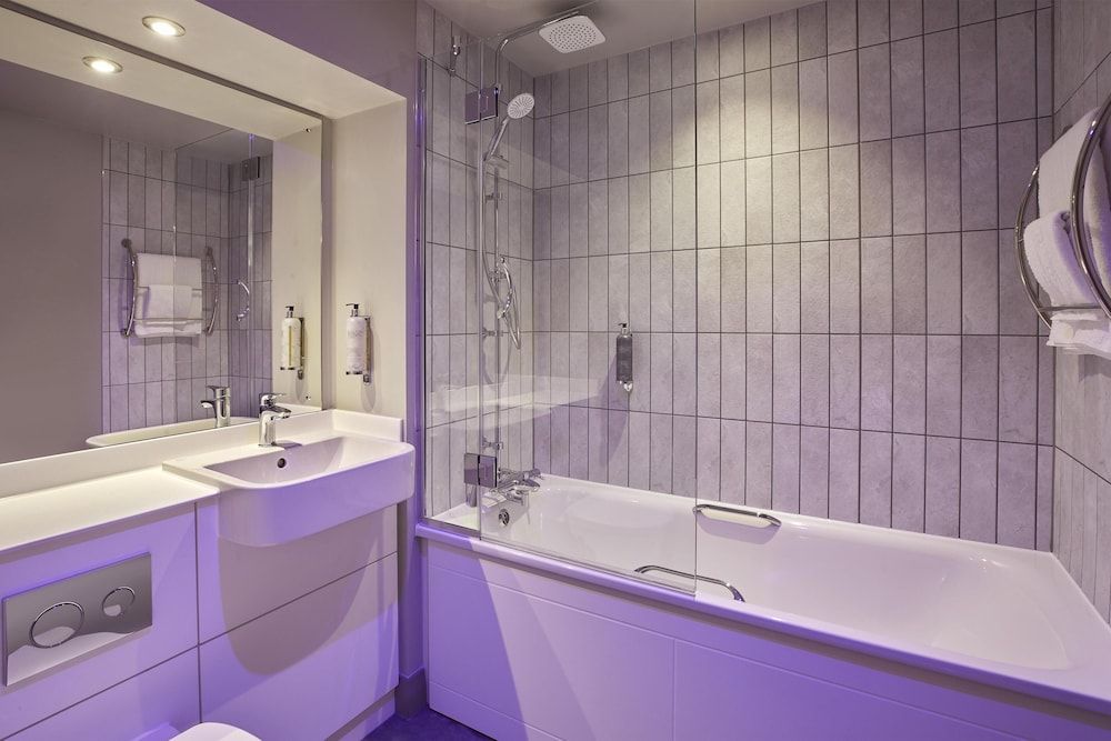 Premier Inn Solihull Town Centre Family Triple Room 3