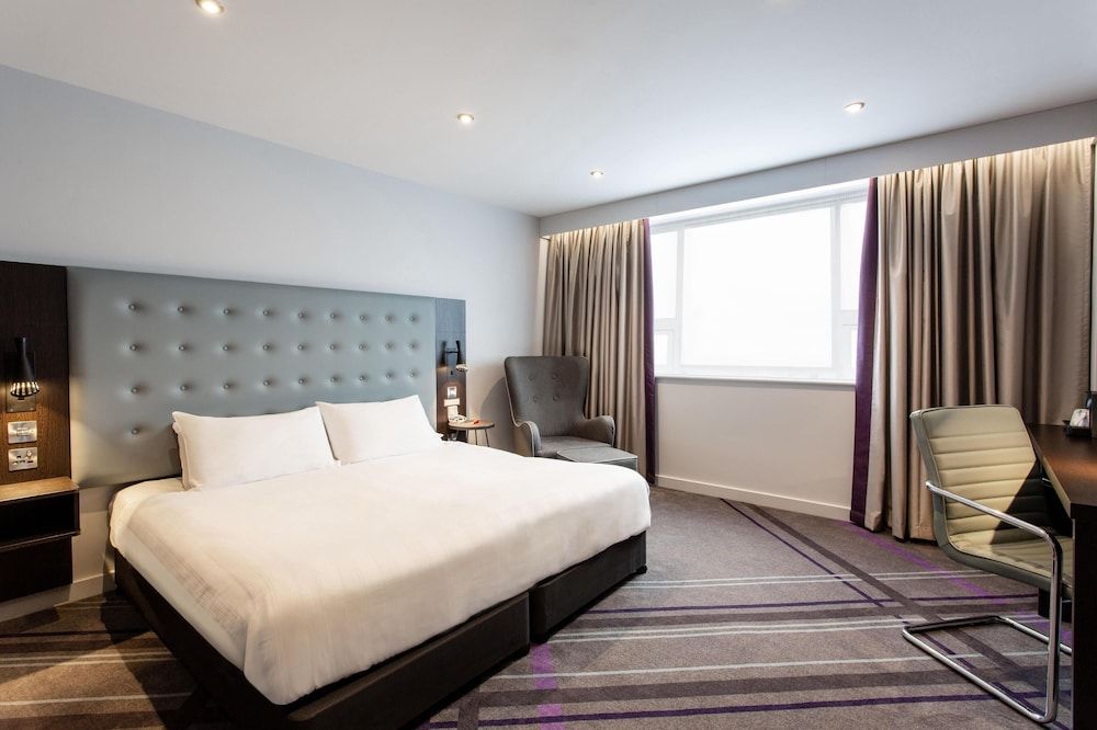 Superior Double Room, Roll-in Shower