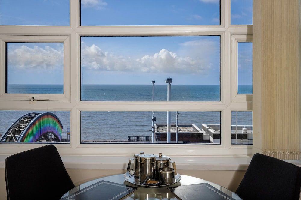 Granada Apartments Queens Mansions 09 Clitheroe Suite 4-Star, 1 Bedroom, Sea View, Beachfront (plus 1 free baby) 8