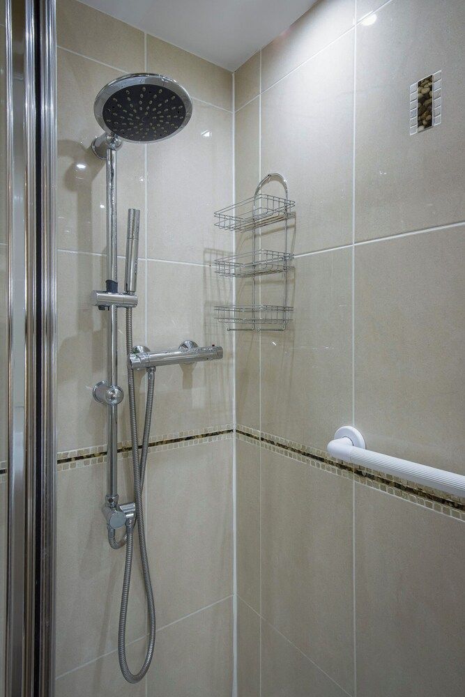 Granada Apartments Queens Mansions 09 Clitheroe Suite 4-Star, 1 Bedroom, Sea View, Beachfront (plus 1 free baby) 13