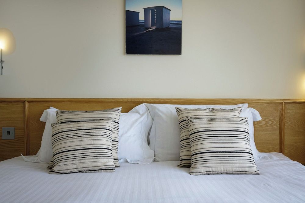 Granada Apartments Queens Mansions 09 Clitheroe Suite 4-Star, 1 Bedroom, Sea View, Beachfront (plus 1 free baby) 4