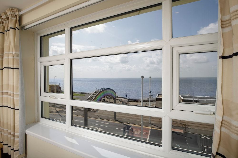 Granada Apartments Queens Mansions 09 Clitheroe Suite 4-Star, 1 Bedroom, Sea View, Beachfront (plus 1 free baby) 7