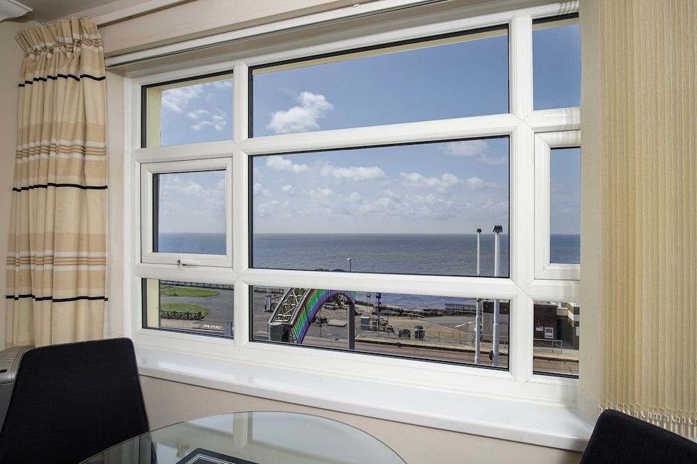 Granada Apartments Queens Mansions 09 Clitheroe Suite 4-Star, 1 Bedroom, Sea View, Beachfront (plus 1 free baby) 9