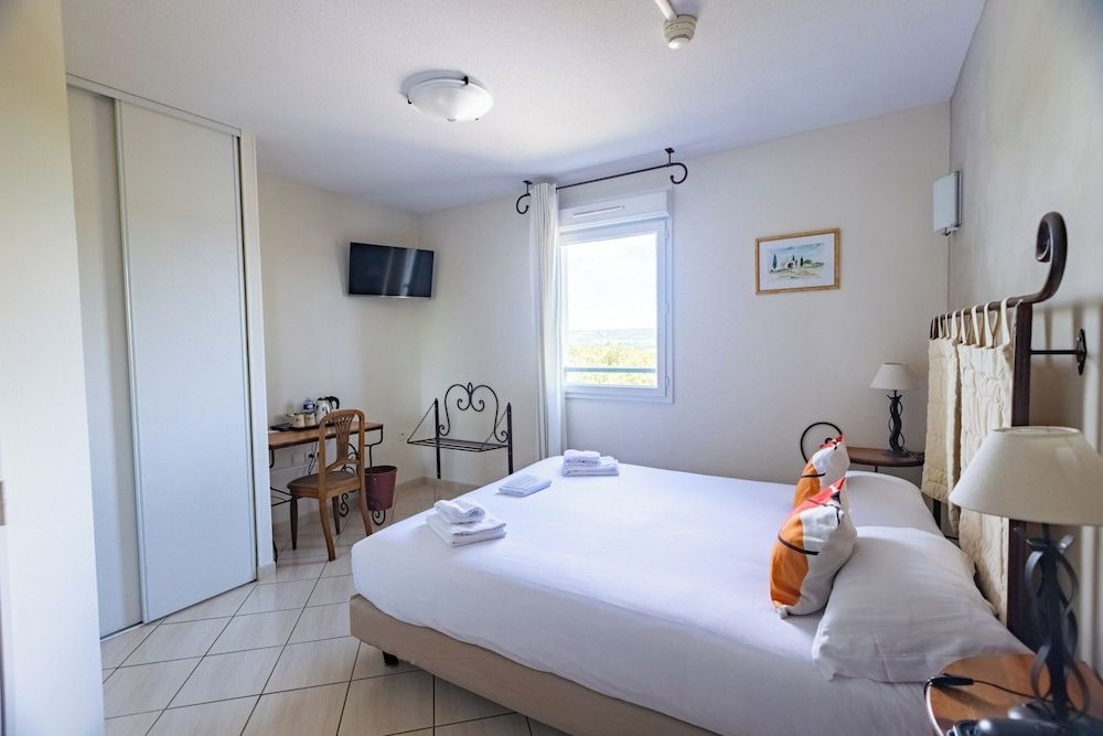 Standard Room, 1 Queen Bed, Accessible, Valley View