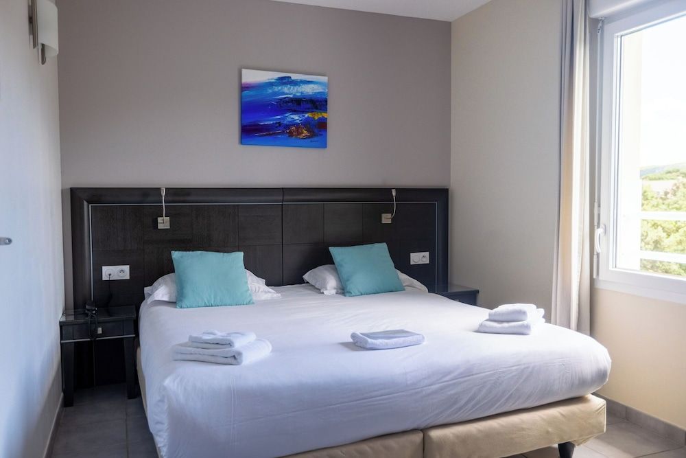 Superior Room, 1 Queen Bed, Bathtub, Garden View
