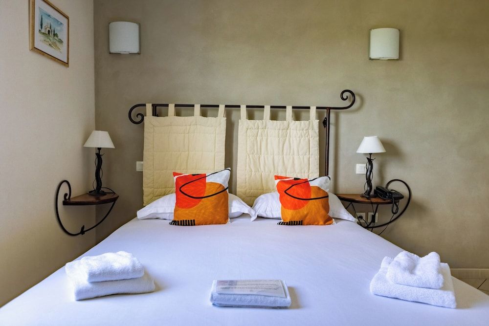 Standard Room, 1 Queen Bed, Accessible, Valley View
