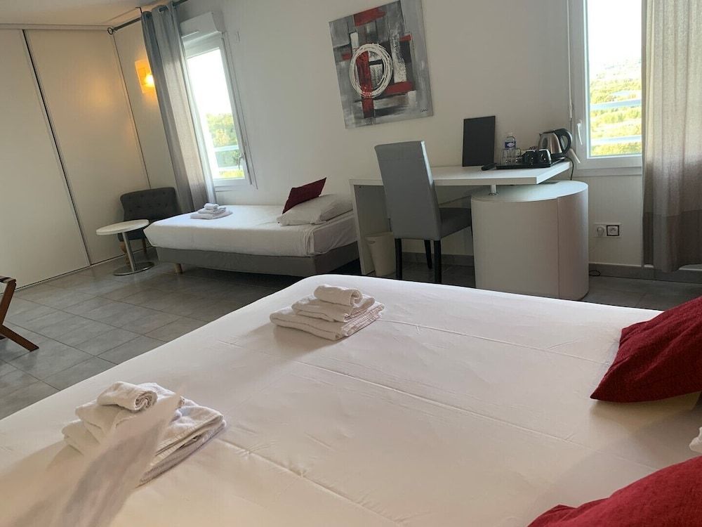 Junior Suite, Multiple Beds, Bathtub