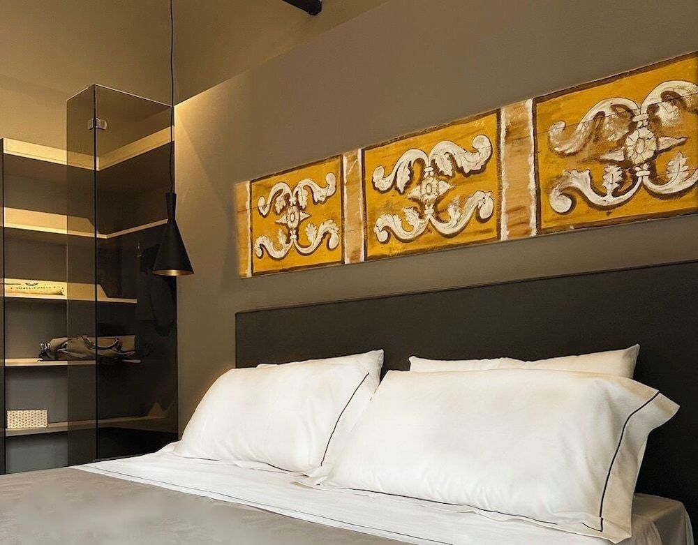Junior Suite, Queen and Sofa Bed