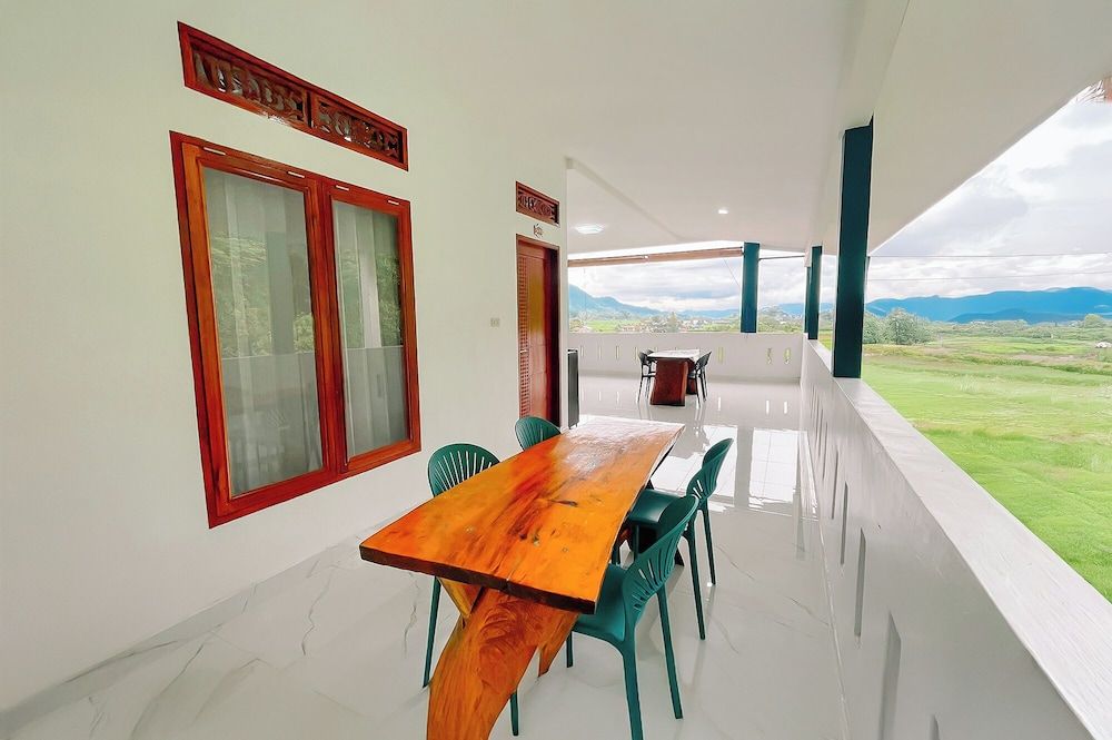 Simangande View & Resto By Helocus Deluxe Double Room 9