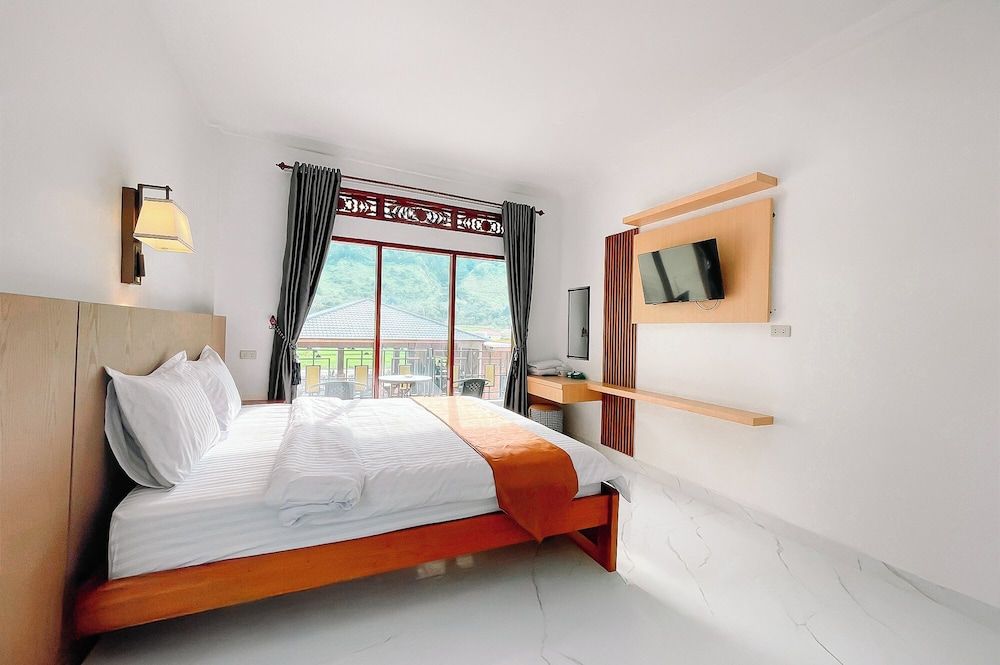 Simangande View & Resto By Helocus Deluxe Double Room 4
