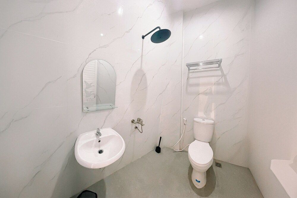 Simangande View & Resto By Helocus Deluxe Double Room 11