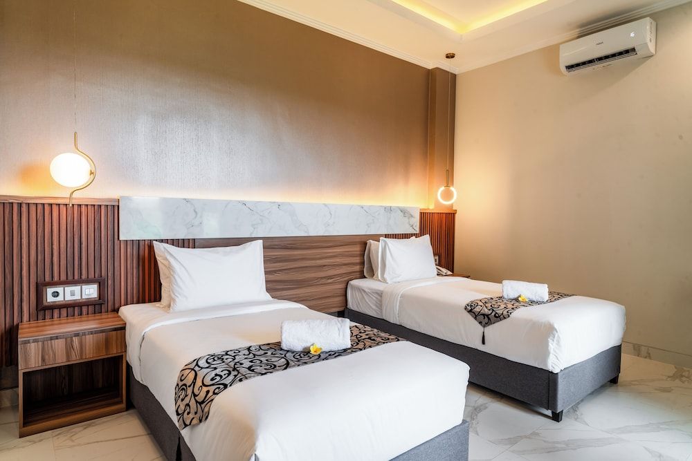 Ayers Hotel