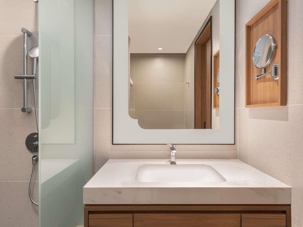 Grand Mercure Batam Centre Superior Room, 1 King Bed, City View 6