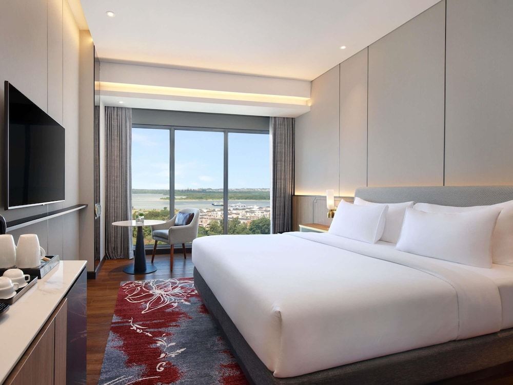 Grand Mercure Batam Centre Superior Room, 1 King Bed, City View 2