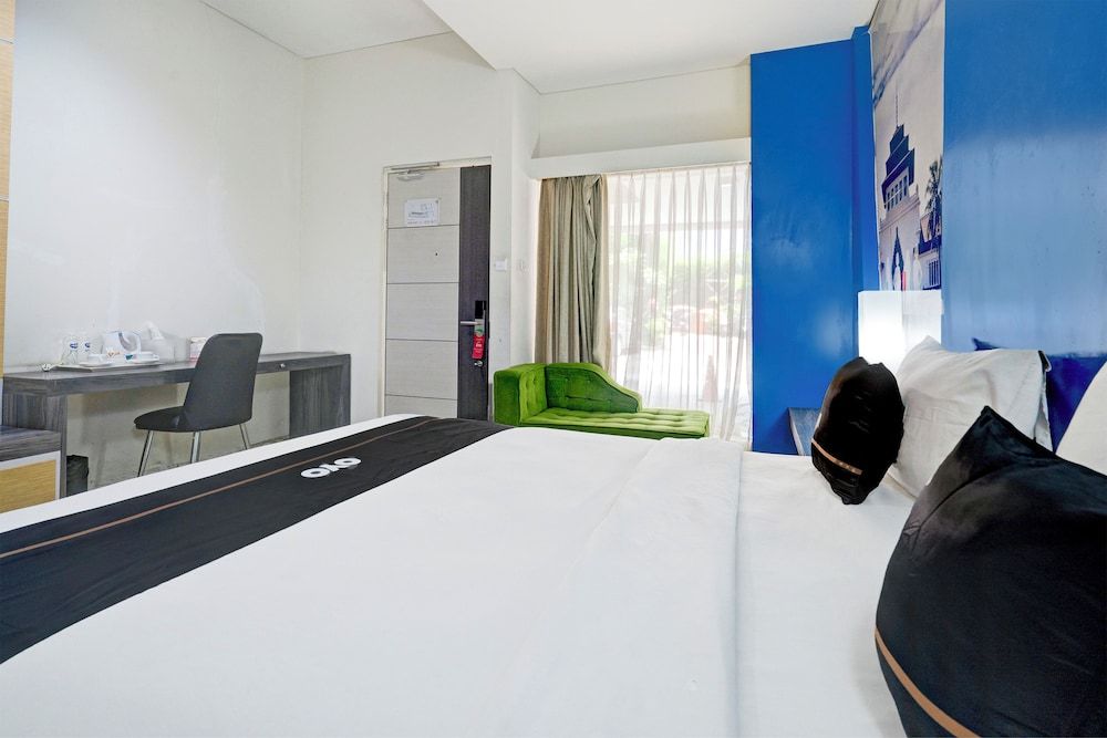 Dancenter Promenade Near Cihampelas Walk Deluxe Double Room 3