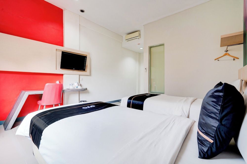 Dancenter Promenade Near Cihampelas Walk Standard Twin Room 2