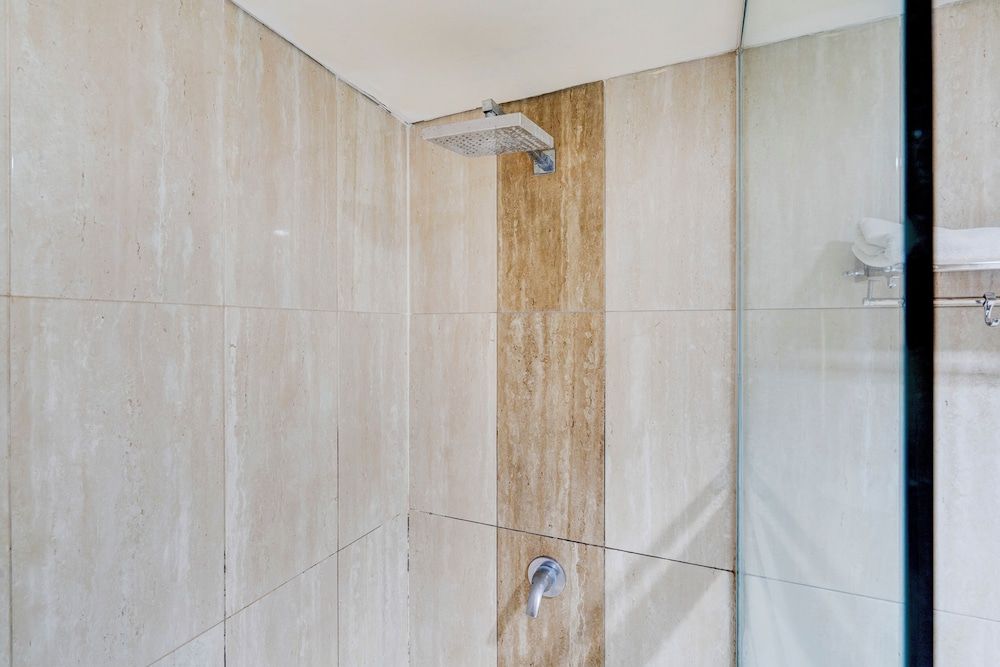 Dancenter Promenade Near Cihampelas Walk Standard Twin Room 5