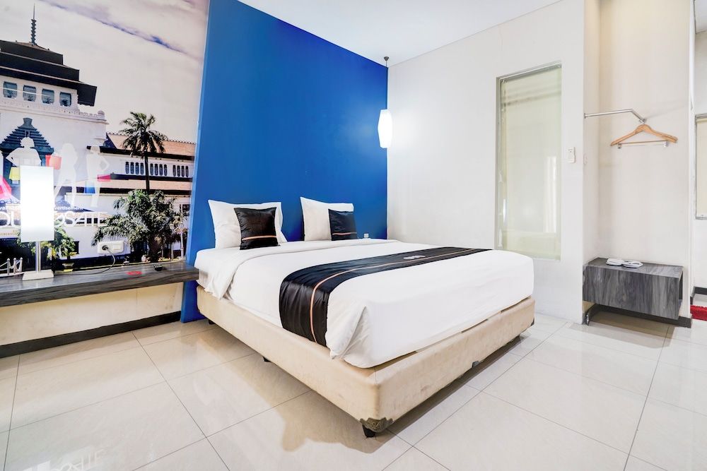 Dancenter Promenade Near Cihampelas Walk Deluxe Double Room 4