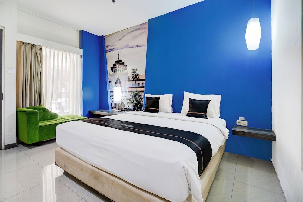 Dancenter Promenade Near Cihampelas Walk Deluxe Double Room 2