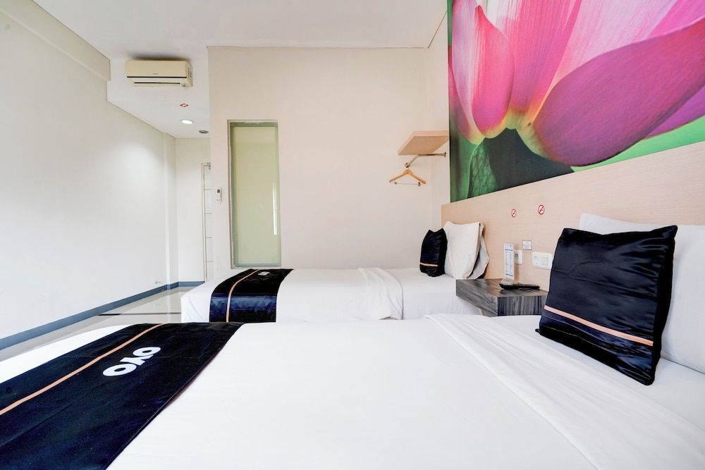 Dancenter Promenade Near Cihampelas Walk Standard Twin Room 3