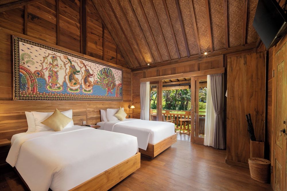 Devani Resort Sidemen