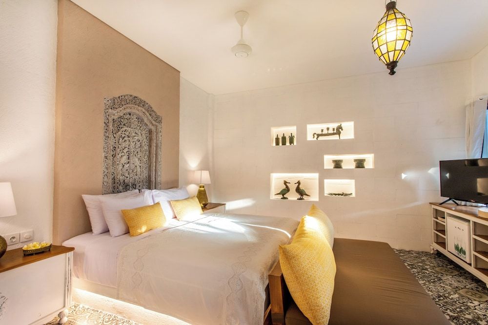 PinkPrivate Sanur - for Cool Adults Only Grande Room 1 2