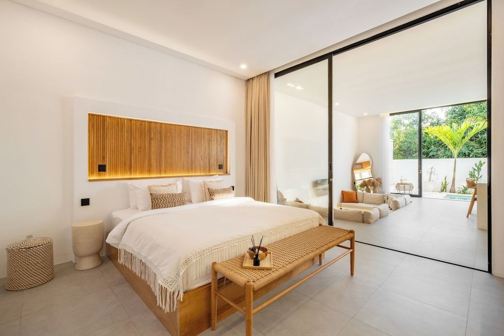 Villa, 1 King Bed, Patio, Pool View