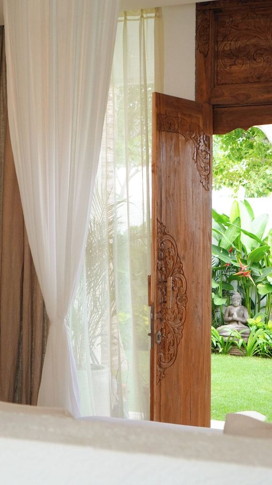 The Balangan Hotel Deluxe Room, Pool View, Garden Area 5