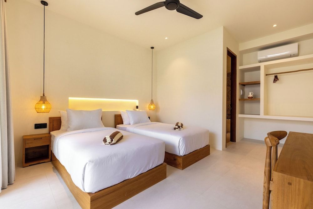 Uryah Hotel Lombok Deluxe Twin Room, Garden View 2