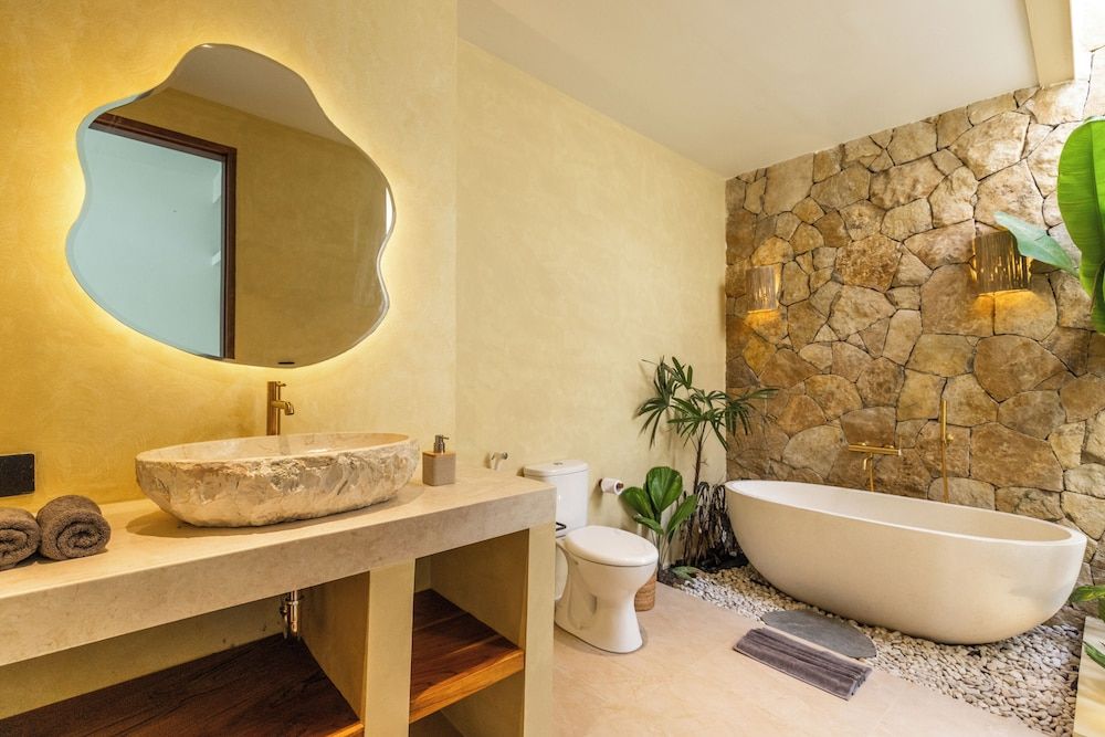 Uryah Hotel Lombok Deluxe Double Room, Garden View 3