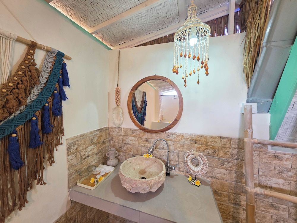 Secret Triangle House, Private Bathroom 11