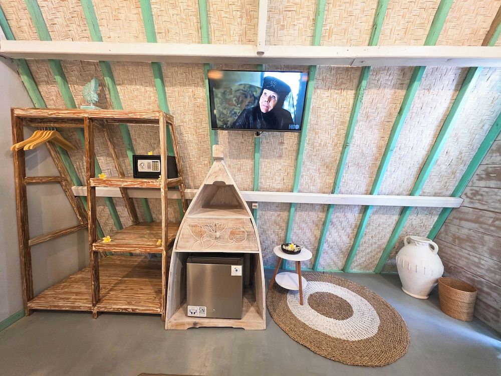 Secret Triangle House, Private Bathroom 20