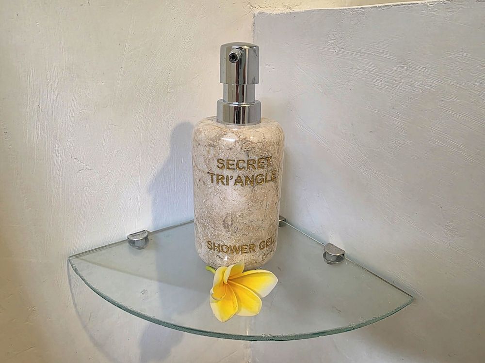 Secret Triangle House, Private Bathroom 12