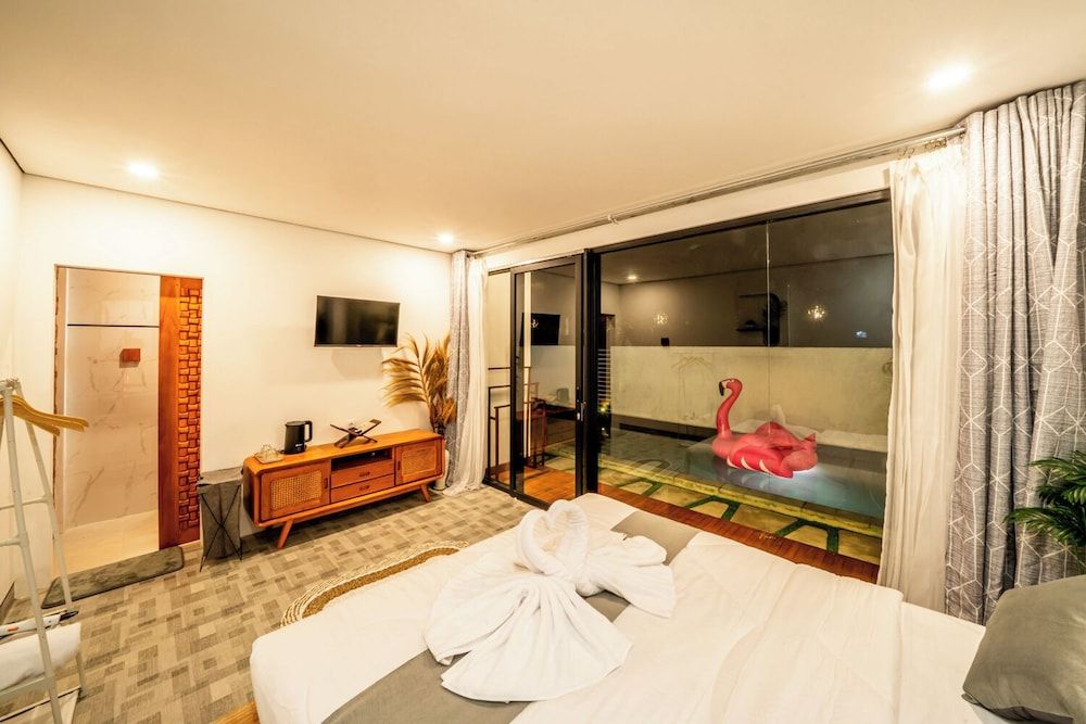 Heaven House Kintamani Double Room, Pool View 11