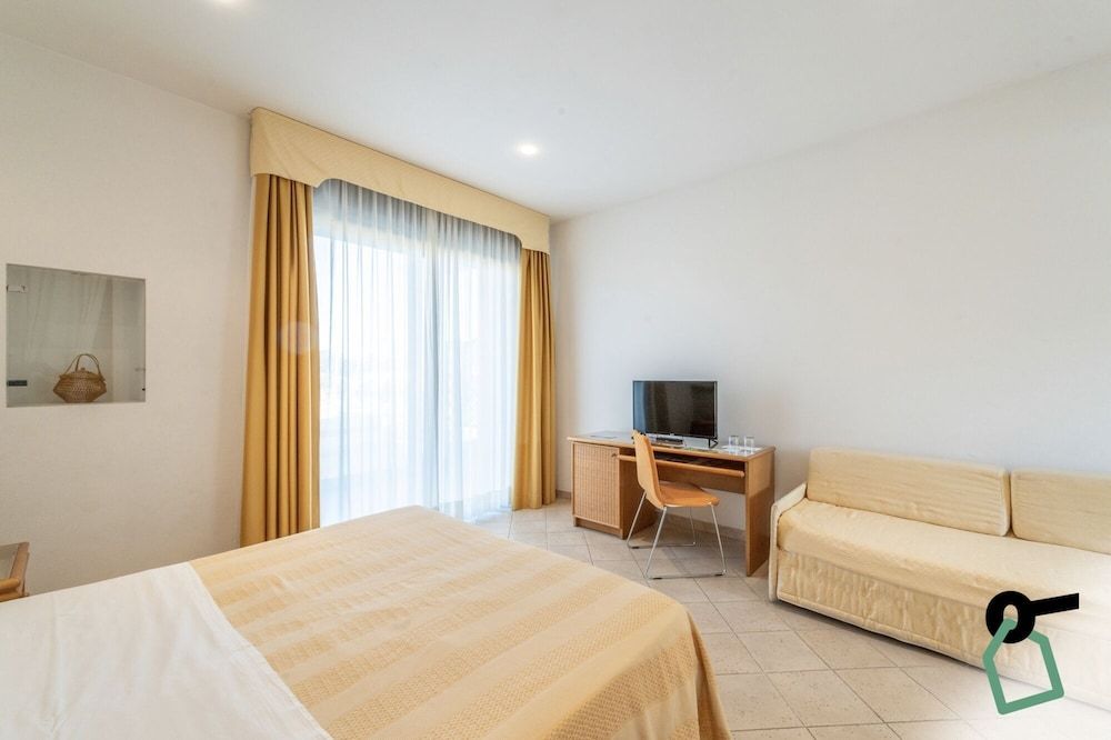 Hotiday Leuca Lungomare Comfort Quadruple Room 6