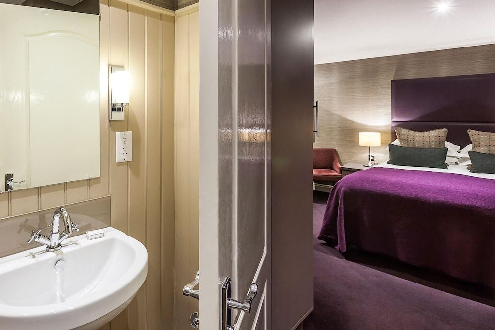 Langdale Hotel Cosy Signature Double Room 4