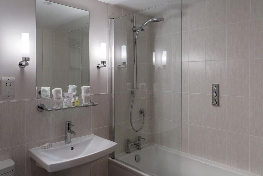 Langdale Hotel Signature Double or Twin Room 4