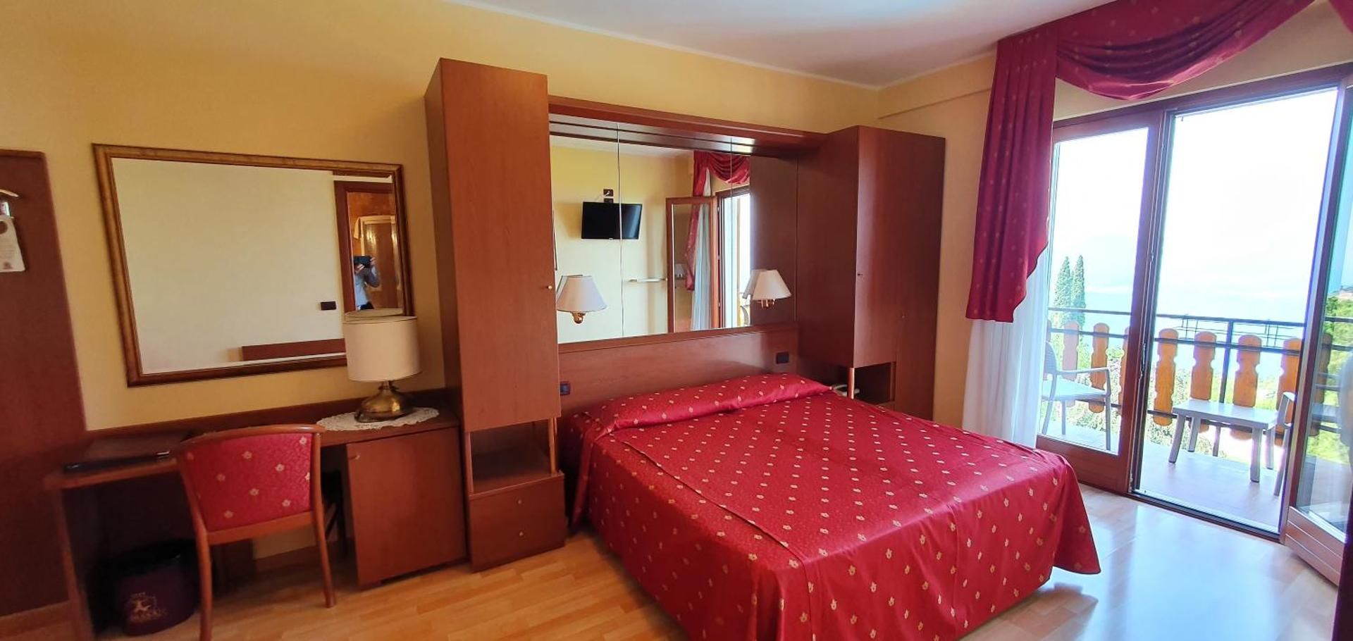 Panoramic Double or Twin Room with Lake View