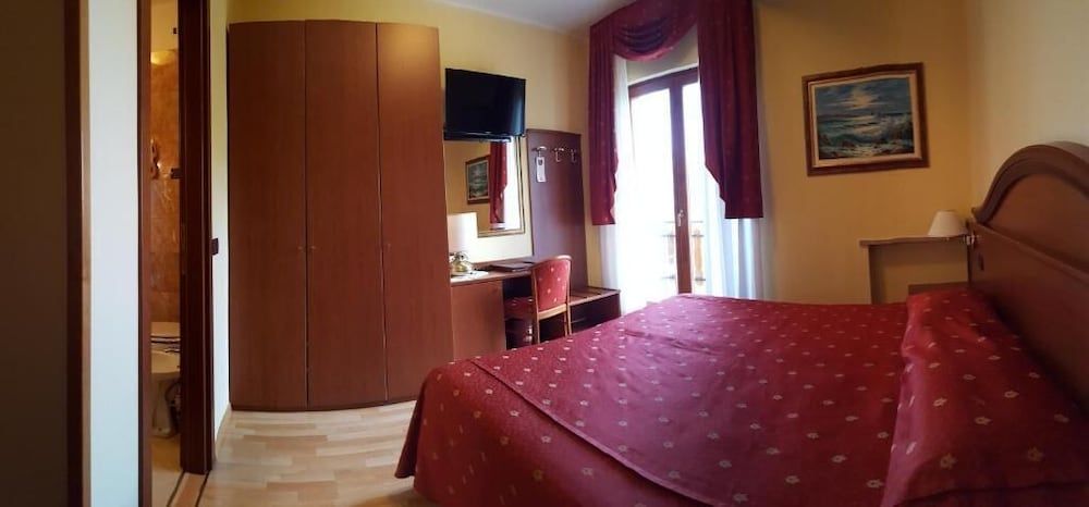 Single Room, Balcony