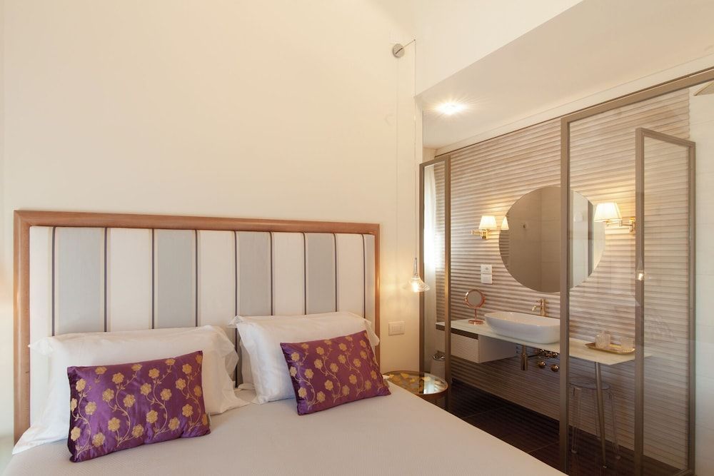 Villa Francesca Relais Romantic Double Room, Hill View