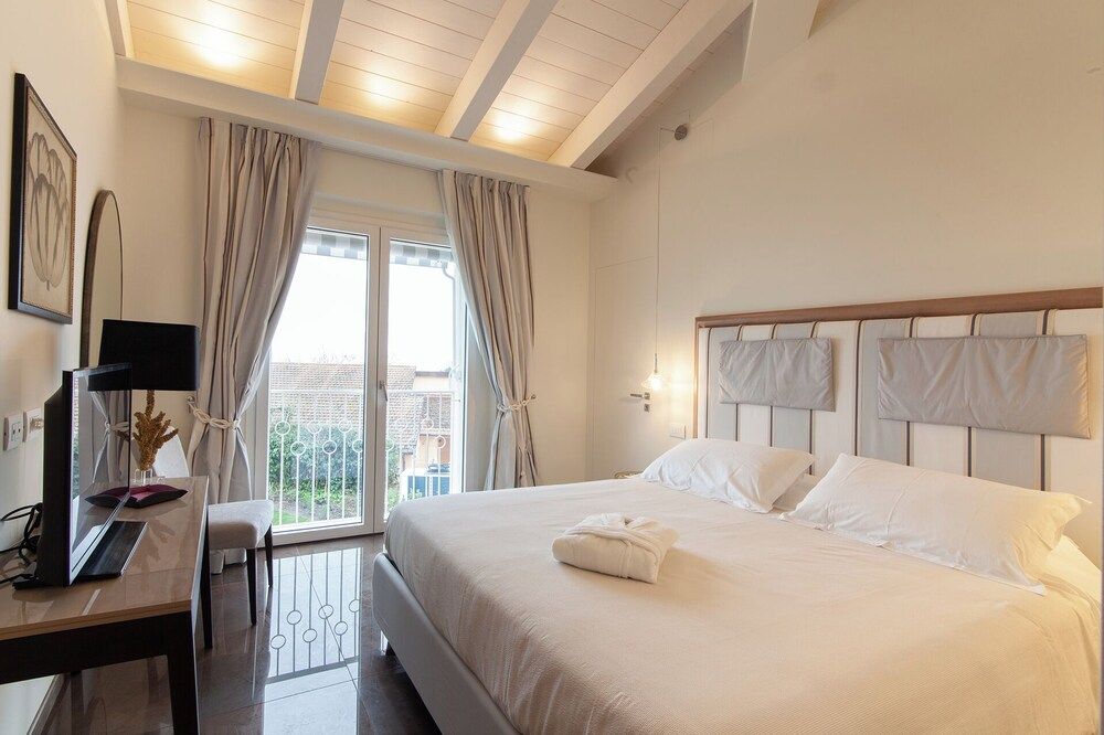 Villa Francesca Relais Romantic Double Room, Hill View 2