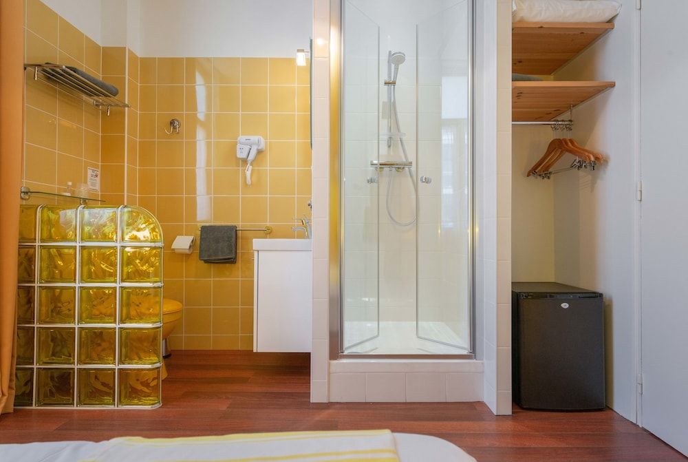 Single Room, Cabin