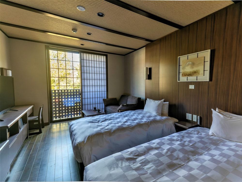 Standard Western-style twin room