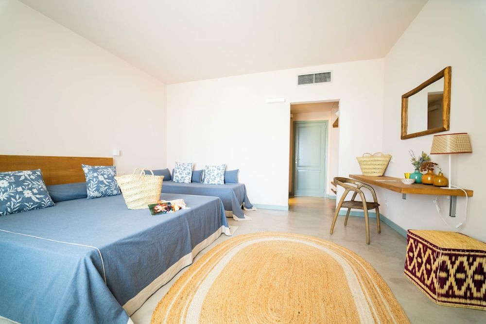 Family Room, Pool View